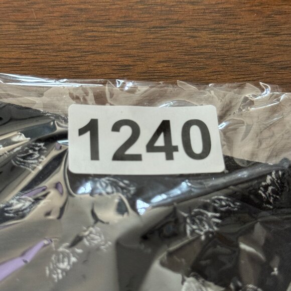 Express Shirt Womens Medium Black White Floral Flower Blouse Casual Romantic - Picture 8 of 8